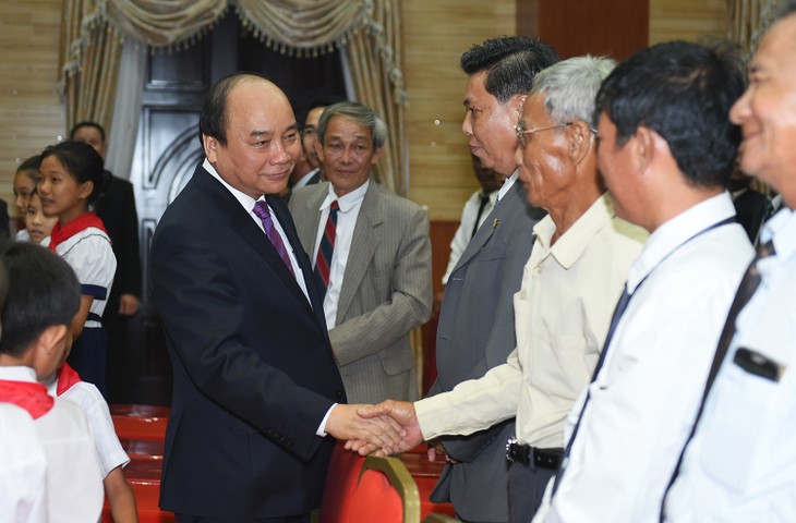 Prime Minister meets overseas Vietnamese in Cambodia - ảnh 1